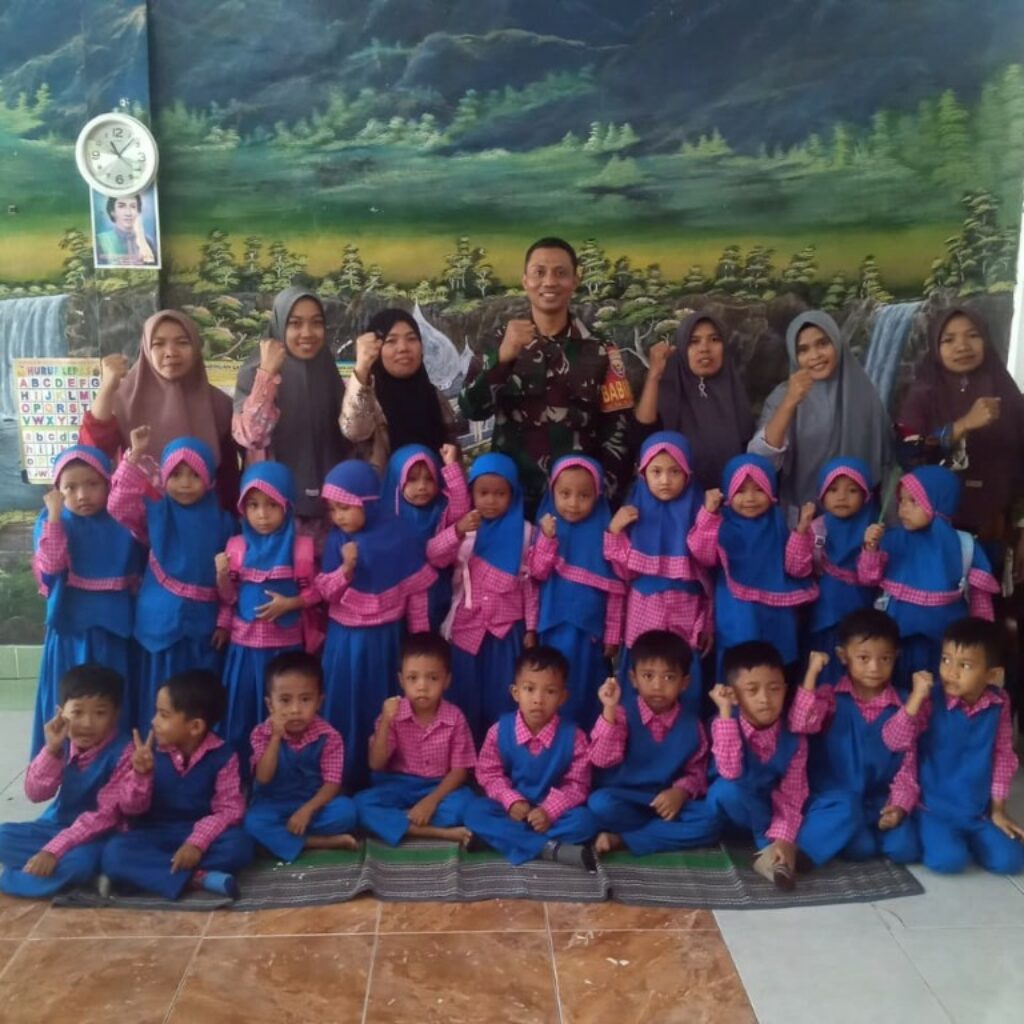 Babinsa dan Guru PAUD Nurul Hikmah Bersinergi Wujudkan Sekolah Aman dan Berwawasan Kebangsaan