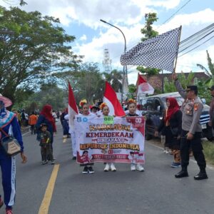 Meriah, Pawai Alegoris HUT ke-80 RI Warnai Kecamatan Gerung