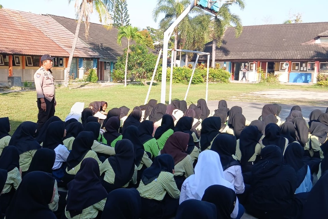 Polsek Kediri Edukasi Pelajar SMPN 2 Labuapi Cegah Tawuran Remaja