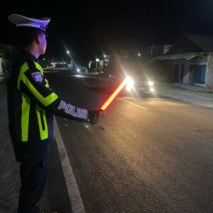 Sat Lantas Polres Lombok Utara Gelar Patroli Blue Light Berikan Himbauan Keselamatan Pada Pengendara