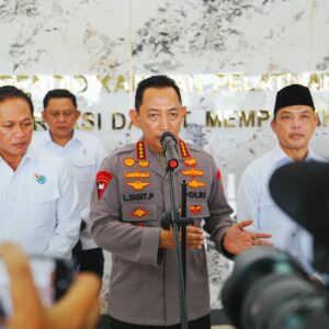 Kapolri Cek Karhutla di Kalbar: Titik Api Turun, Modifikasi Cuaca Berhasil