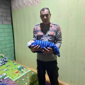 Temuan Bayi Laki-Laki di Dalam Kardus Gegerkan Warga, Polsek Kempo Bertindak Cepat