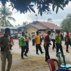 Polsek Sape Gelar Olahraga Bersama Masyarakat Sambut HUT RI ke-80