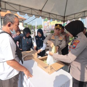 30 Ton Beras Ludes dalam 3 Jam, Pasar Murah Polres Bojonegoro Diserbu Warga