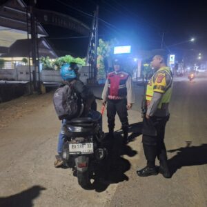 Polsek Seteluk Gelar Razia Malam, Cegah Curanmor hingga Peredaran Narkoba