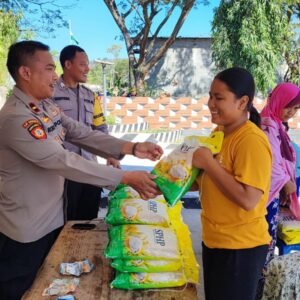 Polsek Rhee Gelar Gerakan Pangan Murah, Bantu Warga Dapatkan Beras dengan Harga Terjangkau