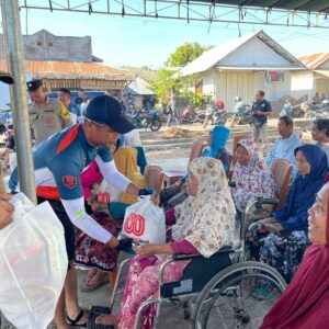 Kapolres Lombok Utara Laksanakan Gowes Kamtibmas, Bakti Kesehatan, dan Bakti Sosial di Desa Gondang
