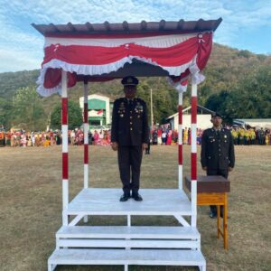 Upacara Penurunan Bendera Merah Putih Tingkat Kecamatan Hu’u Berlangsung Khidmat