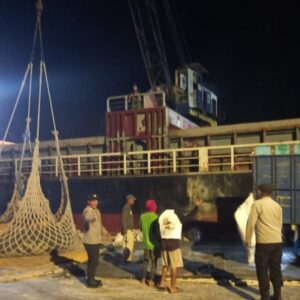 Polsek Kawasan Pelabuhan Laut Bima Gelar Patroli Rutin, Ingatkan Buruh dan Sopir Jaga Kamtibmas