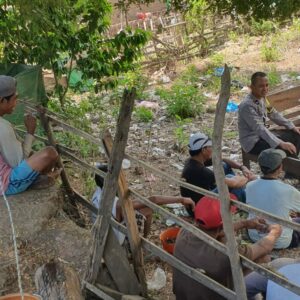 Bhabinkamtibmas Kelurahan Jatibaru Timur Himbau Warga Utamakan Keselamatan Kerja dan Jaga Harkamtibmas