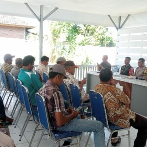 SINERGI BHABINKAMTIBMAS BERSAMA BABINSA DAN PEMERINTAH DESA MURA ADAKAN RAPAT KOORDINASI PERSIAPAN MAULIDAN