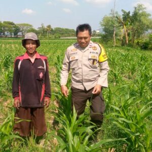 Bhabinkamtibmas Desa Jagaraga Dorong Petani Manfaatkan Lahan untuk Ketahanan Pangan