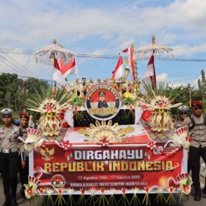 Polres Bima Kota Tampilkan Kendaraan Hias “Polisi Baik” di Karnaval HUT ke-80 RI