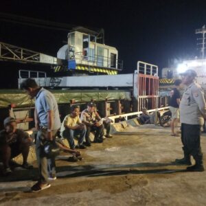 Polsek Kawasan Pelabuhan Laut Bima Gelar Patroli Rutin, Jaga Keamanan di Area Pelabuhan
