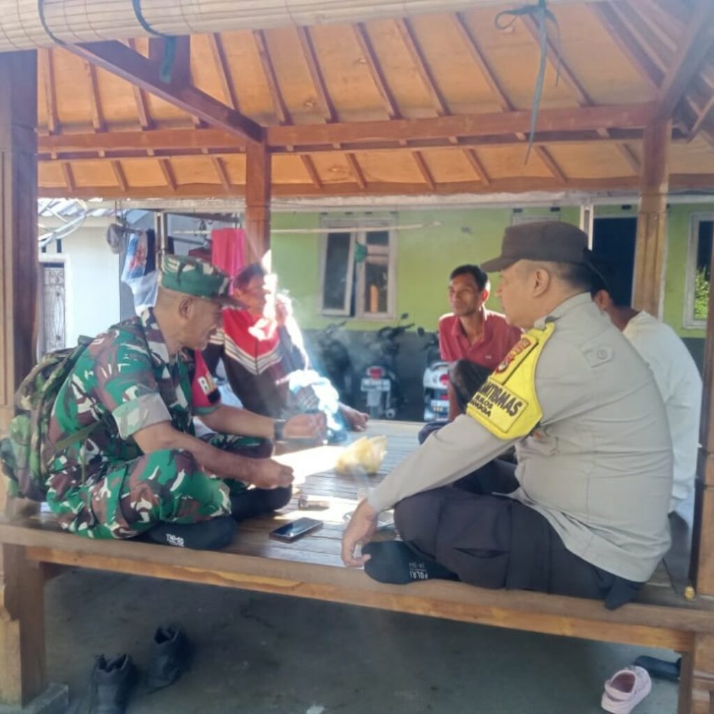 Kehangatan Komsos Selelos, Babinsa Serukan Persaudaraan