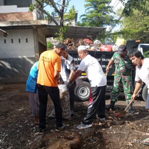 Kolaborasi Babinsa dan Warga Tingkatkan Kepedulian Lingkungan