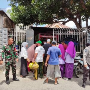 Babinsa dan Bhabinkamtibmas Beleka Tinjau Penyaluran LPG 3 Kg