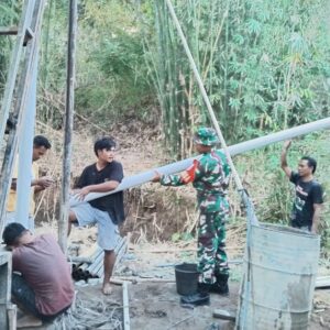 Babinsa Dampingi Pembangunan Sumur Bor, 68 KK di Labuan Tereng Kini Nikmati Air Bersih