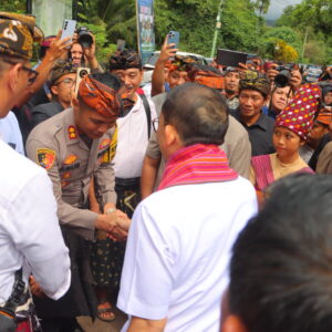 Menteri Kebudayaan RI Dianugerahi Gelar Adat Bayan, Kapolres Lombok Utara Hadir Dampingi