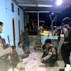 Patroli Jelang Subuh Sat Samapta Polres Bima Kota, Sampaikan Himbauan Kamtibmas kepada Warga