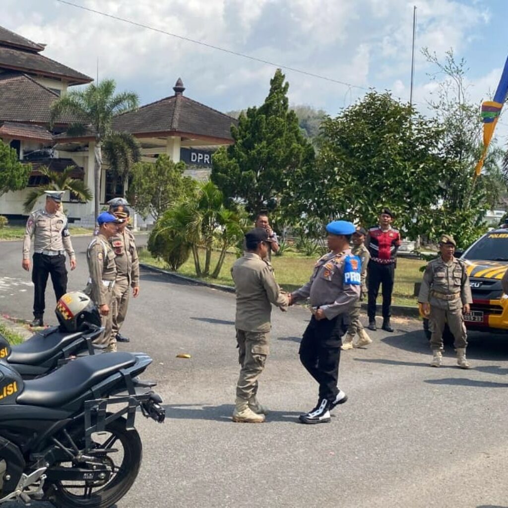 Patroli Skala Besar TNI-Polri Jaga Keamanan di Lombok Barat