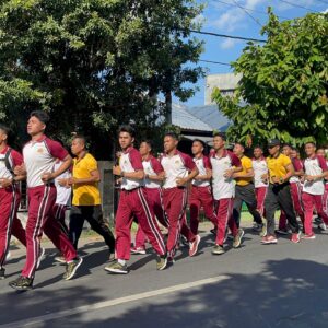 Personel Polres Bima Kota Laksanakan Olahraga Pagi Rutin Bersama Guna Jaga Kebugaran Jasmani