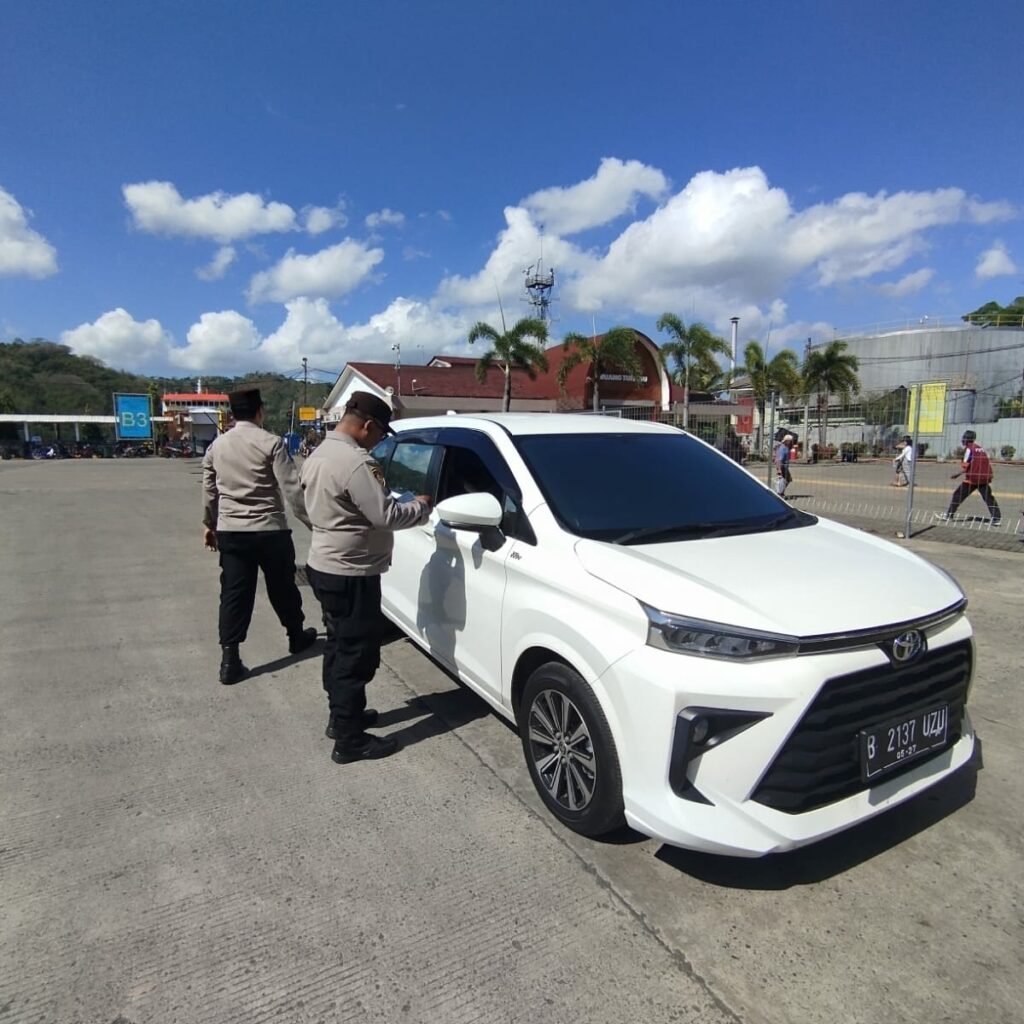 Polsek Lembar Pastikan Keamanan Penyeberangan, Fokus Cegah Barang Terlarang