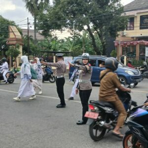 Polsek Rasanae Barat Gelar Rawan Pagi, Bantu Kelancaran Arus Lalu Lintas dan Beri Rasa Aman Pengguna Jalan