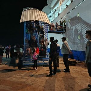 Polsek Kawasan Pelabuhan Laut Bima Laksanakan Pengamanan Kapal KM. Tilongkabila di Pelabuhan Bima