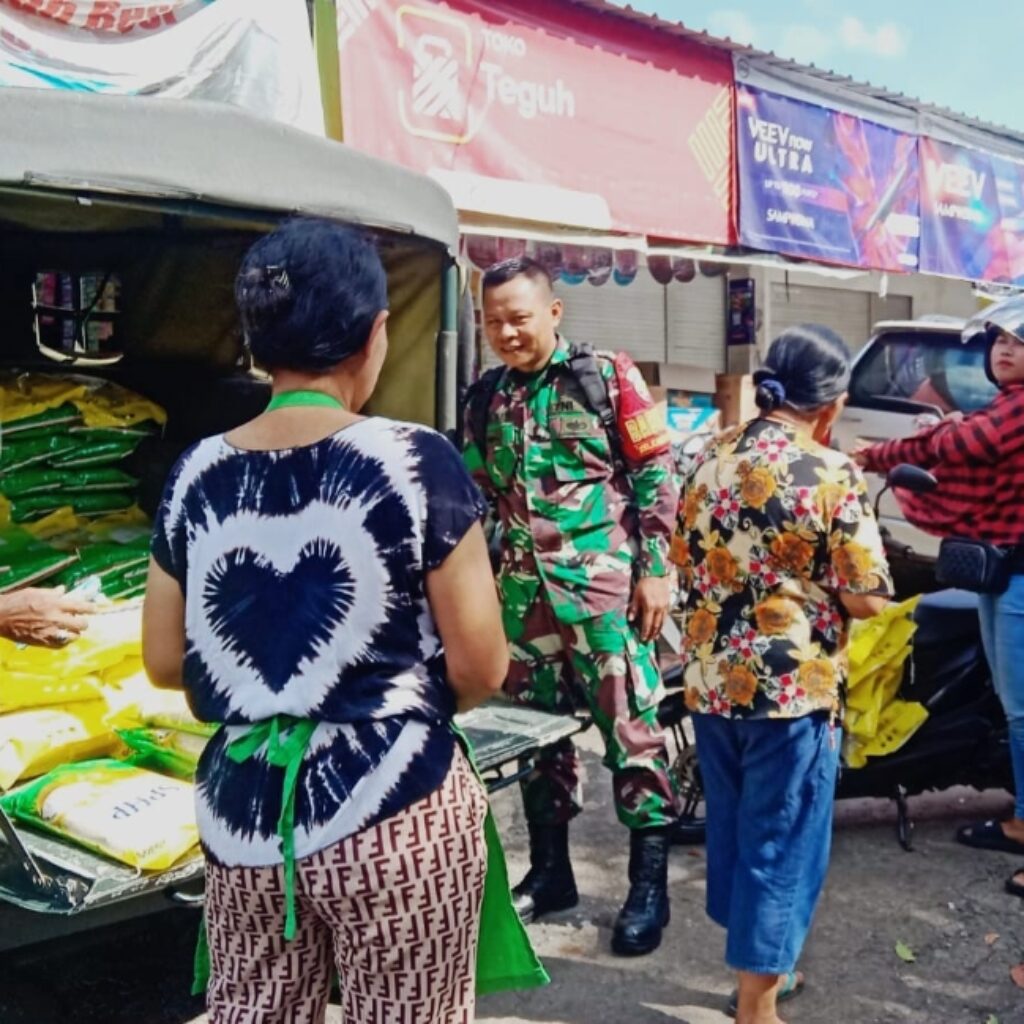 Bersama Bulog, TNI Bantu Stabilkan Harga Beras di Mataram