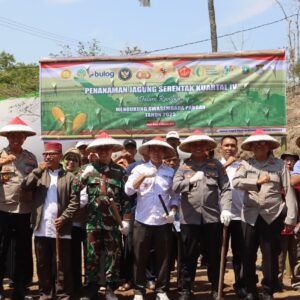 Polres Bima Kota Dukung Swasembada Pangan Nasional Lewat Penanaman Jagung Serentak Kuartal IV