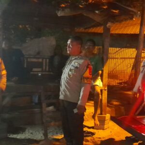 Patroli Cipkon KRYD Malam Minggu, Polsek Rasanae Timur dan Subsektor Raba Amankan Puluhan Botol Miras Oplosan