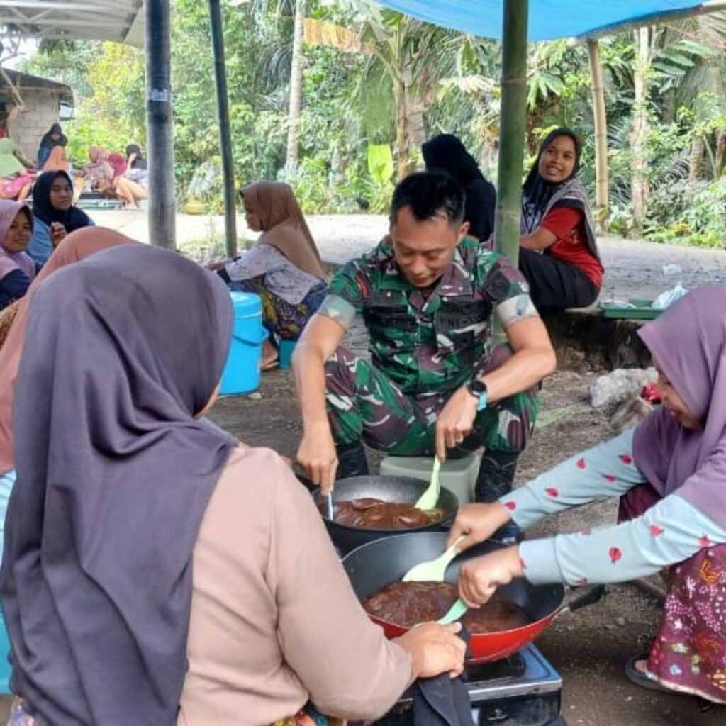 Dodol Ketan Jadi Bukti Kehangatan Satgas TMMD Ke-126 Kodim 1606 Mataram dan Warga