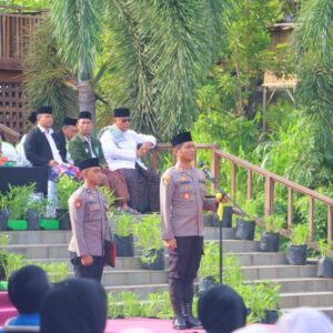 Kapolres Lombok Utara Pimpin Upacara Peringatan Hari Santri Nasional 2025 di Ponpes Al-Istiqomah Kapu