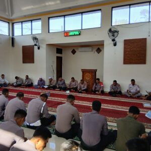 Polres Bima Kota Gelar Kegiatan Binrohtal Rutin, Tingkatkan Keimanan dan Mental Personel