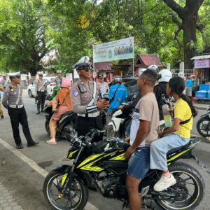 Tertibkan Pengendara, Sat Lantas Polres Sumbawa Gencarkan Razia Gabungan Operasi Zebra Rinjani 2025