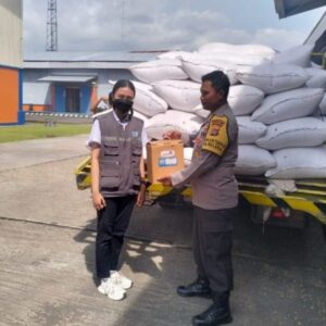 Polsek Gerung Kawal Ketat 6 Ton Jagung Petani Lobar ke BULOG NTB