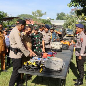 Kapolres Bima Kota Pimpin Apel Gelar Pasukan Kesiapsiagaan Tanggap Darurat Bencana Hidrometeorologi Tahun 2025