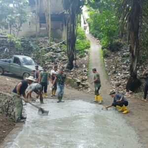 Satgas TMMD dan Warga Giri Madia Berpacu Selesaikan Pembangunan Desa