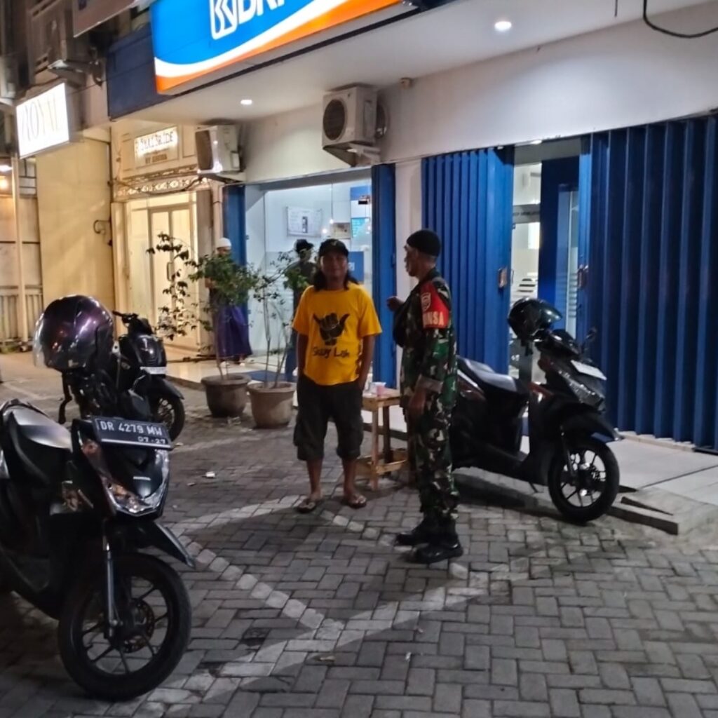 Babinsa Mataram Dorong Kesadaran Keamanan bagi Petugas Parkir