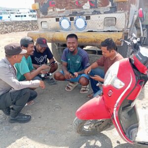 Personel Polsek Kawasan Pelabuhan Laut Bima Laksanakan Patroli Rutin dan Sosialisasi Layanan 110