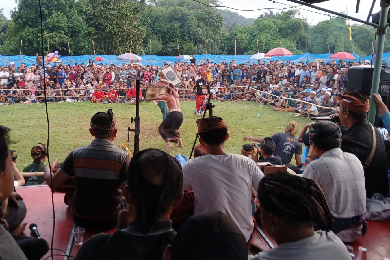 Pelestarian Budaya Sasak: Final Peresean Tarung Pepadu Lombok Berlangsung Aman