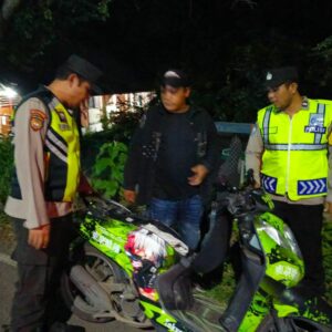KRYD Polsek Taliwang Tingkatkan Kewaspadaan, Kendaraan Diperiksa Satu per Satu