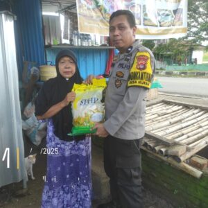 Polsek Lape Gerakkan Pangan Murah Serentak, Masyarakat Lopok-Lape Serbu Beras SPHP