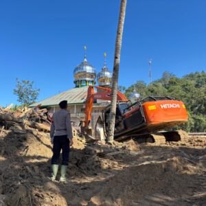 Brimob Sumut Hadir untuk Negeri: Dari Pembersihan Rumah Ibadah Hingga Pemasangan Jaringan Internet untuk Warga Garoga