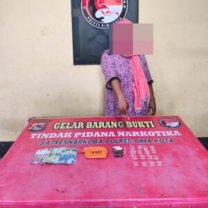 Jual Sabu, Ibu Rumah Tangga Digerebek Tim Opsnal Sat Narkoba Polres Bima Kota