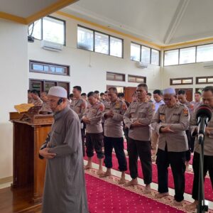 Binrohtal Personel Polres Bima Kota, Laksanakan Salat Gaib untuk Korban Banjir