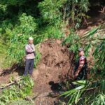 Babinsa Gerak Cepat Cek Longsor di BTN Dopang