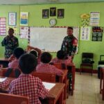 TNI Hadirkan Pembelajaran Matematika Gasing untuk Siswa SDN 1