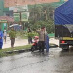 Polsek Taliwang Lakukan Monitoring Pasca Hujan Lebat, Warga Diimbau Tetap Waspada